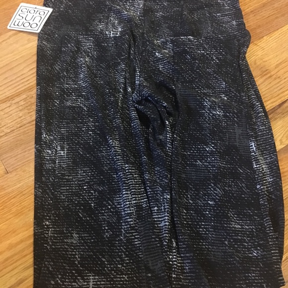 NWT texture print leggings - Picture 8 of 8